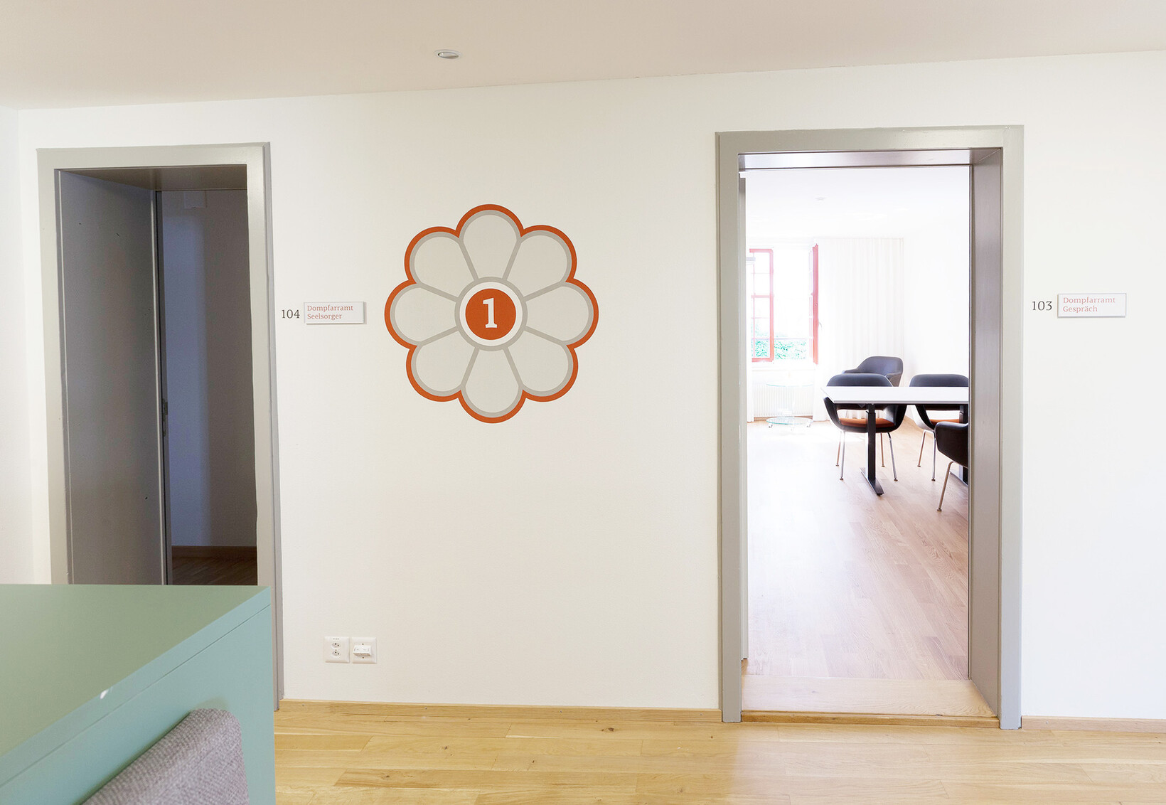 FEINFORM Grafik, Zürich - Atelier für Signaletik und Corporate Design: Projekt Domzentrum